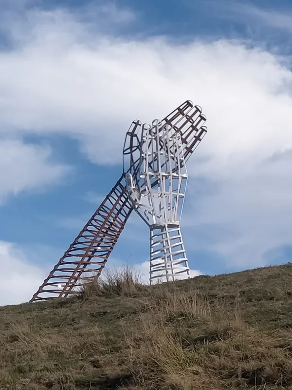 Aplauso / 
Escultura de hierro soldado